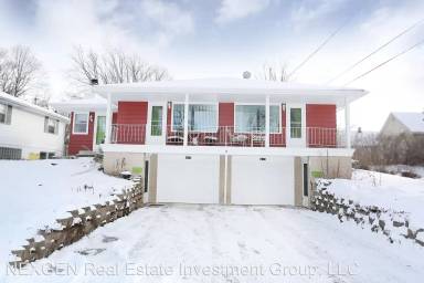 Main picture of 611 W River Rd