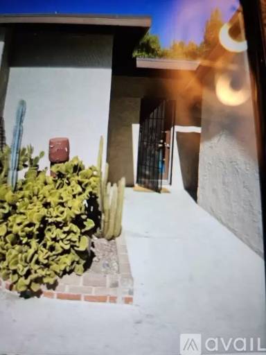 Main picture of 685 W 36th St