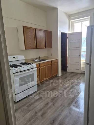 Main picture of 729 Main St