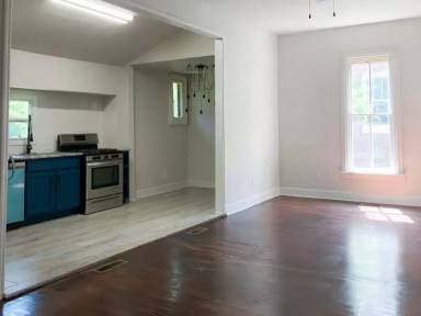 Main picture of 2105 W 16th St