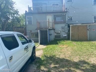 Main picture of 1532 Woodland Ave NW