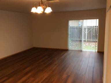 Main picture of 355 NE Cooper Dr