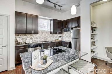Main picture of 109 W Maple Ave