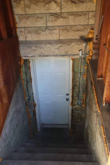 Main picture of 235 E 12th St