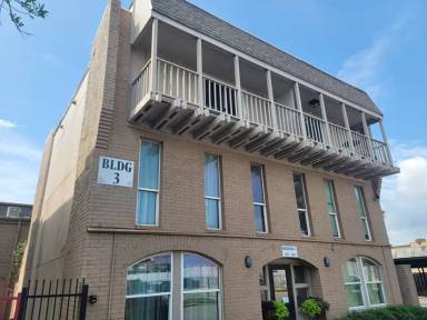 Main picture of 215 Post Office St