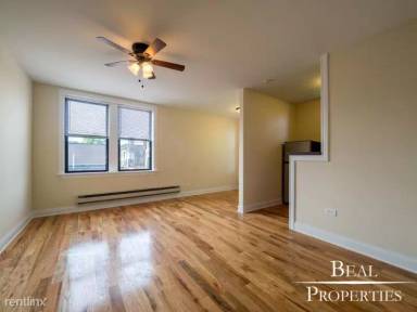 Main picture of 818 W Diversey Pkwy