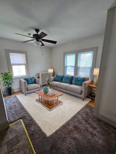 Main picture of 721 15th Ave SE