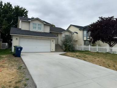 Main picture of 3120 E 42nd Ave