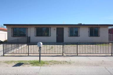 Main picture of 1815 E Calle Muleta