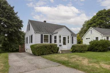 Main picture of 45 Longfellow Dr
