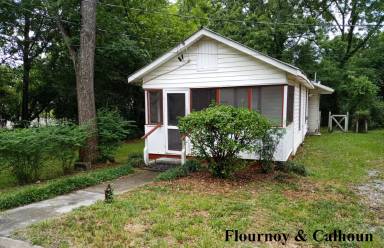 Main picture of 2916 Thomas St