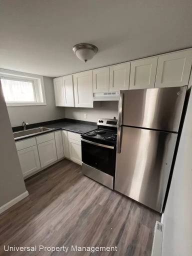 Main picture of 72 Oak St