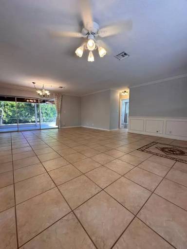 Main picture of 528 SE 13th Ave
