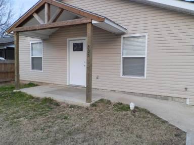 Main picture of 305 N 13th Ave