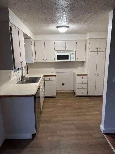 Main picture of 870 York St