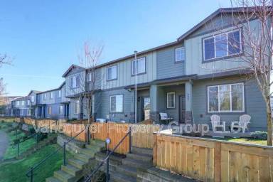 Main picture of 2001 NE Four Seasons Ln