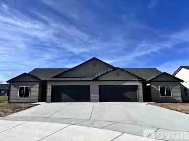 Main picture of 2709 Greenleaf Cir