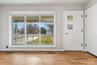 Main picture of 304 W Elm St