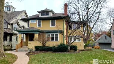 Main picture of 215 N Washington St