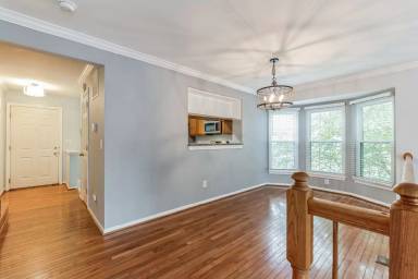 Main picture of 5201 Dunstable Ln