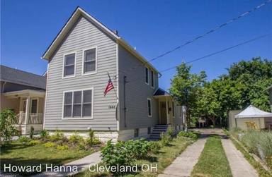 Main picture of 1444 W 48th St