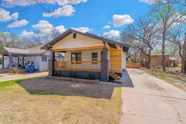 Main picture of 2327 W Douglas Ave