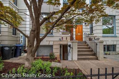 Main picture of 127 11th St NE