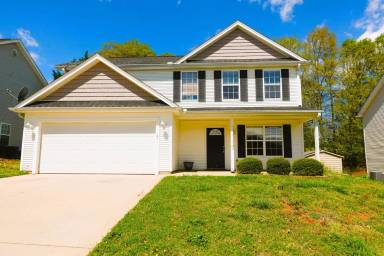 Main picture of 135 Stockbridge Dr