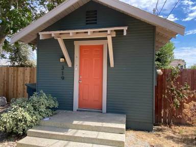 Main picture of 319 W San Joaquin Ave