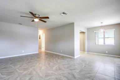 Main picture of 260 NE 58th St