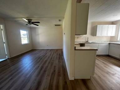 Main picture of 455 Capitol St