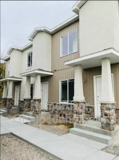 Main picture of 660 S Saturn Ave