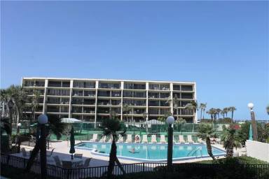 Main picture of Racquet Club