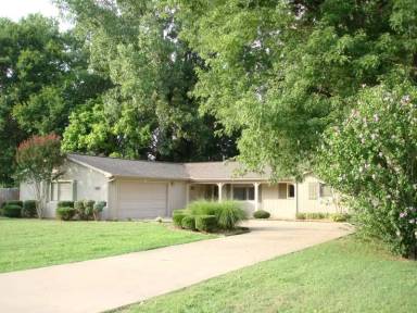 Main picture of 528 Riverview Dr