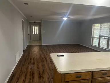 Main picture of 403 Frankie Ln