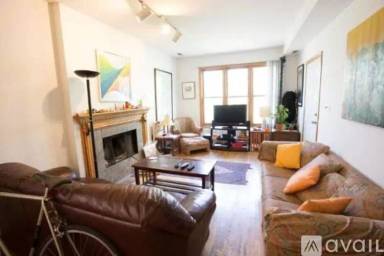 Main picture of 916 N Paulina St