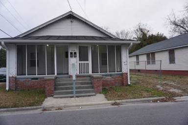 Main picture of 516 Roosevelt Ave