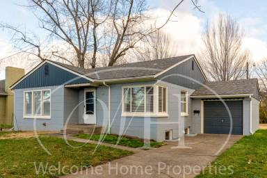 Main picture of 24 NE Ash Ave