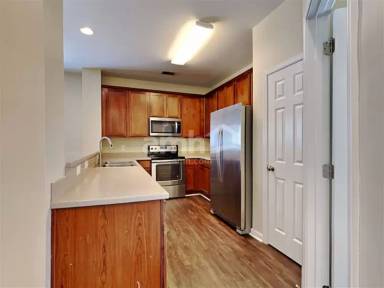 Main picture of 211 Meadow Wood Rd