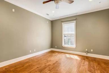 Main picture of 425 E McDonugh St - 206