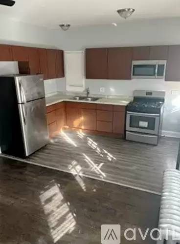 Main picture of 423 E 69th St