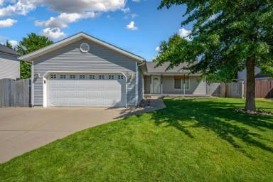 Main picture of 8832 N Torrey Ln