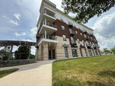 Main picture of 1111 S Marshall St