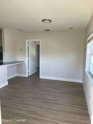 Main picture of 627-631 Northeast 10th Avenue - 9