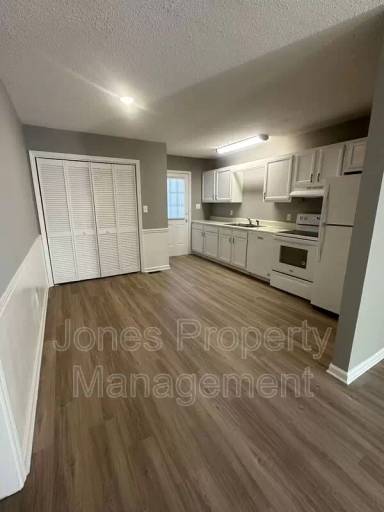 Main picture of 2628 White Oak Ln