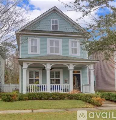 Main picture of 115 Hyacinth St