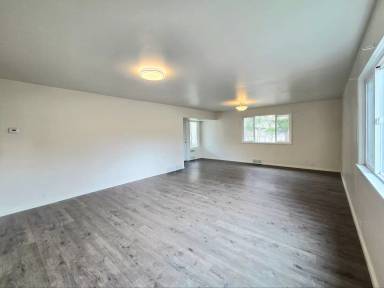 Main picture of 207 Riverfront Dr