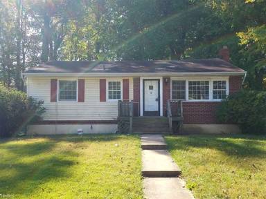 Main picture of 905 Lullaby Ln SE