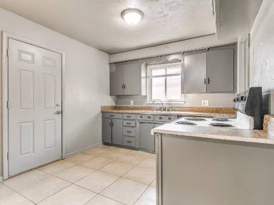 Main picture of 2836 SW 54th St
