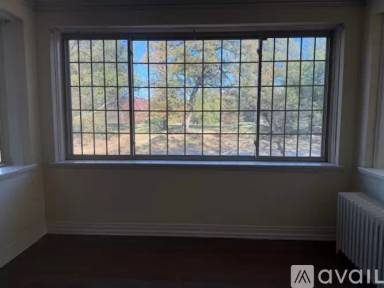 Main picture of 2179 Poplar Ave
